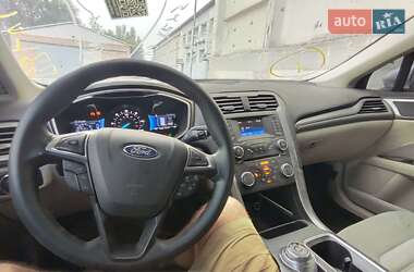 Седан Ford Fusion 2016 в 