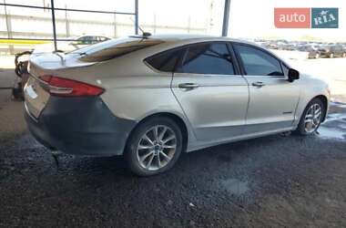 Седан Ford Fusion 2016 в 