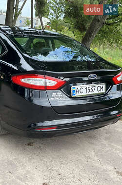 Седан Ford Fusion 2013 в 