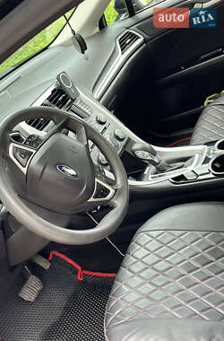 Седан Ford Fusion 2013 в 