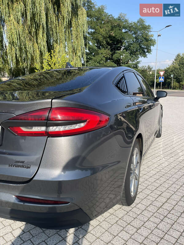 Седан Ford Fusion 2018 в Львові