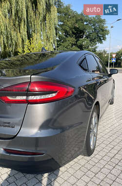 Седан Ford Fusion 2018 в 