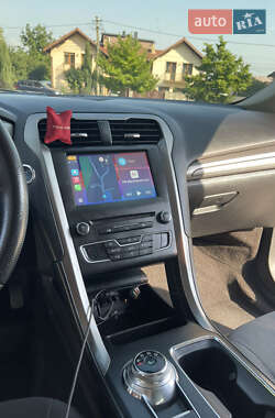 Седан Ford Fusion 2018 в 