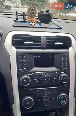 Седан Ford Fusion 2014 в 