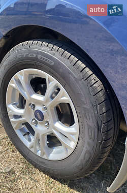 Хэтчбек Ford Fusion 2011 в 