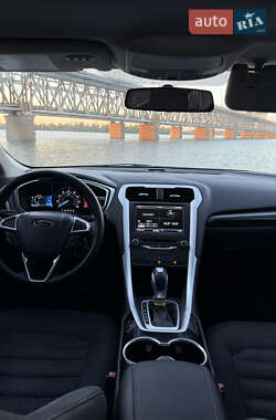 Седан Ford Fusion 2014 в 