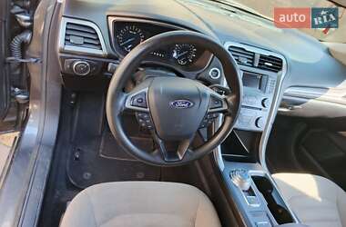 Седан Ford Fusion 2017 в 