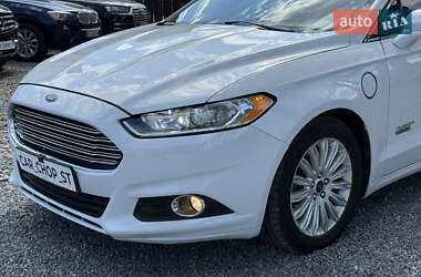 Седан Ford Fusion 2016 в 