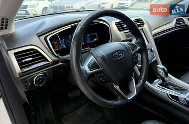 Седан Ford Fusion 2016 в 