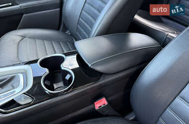 Седан Ford Fusion 2016 в 