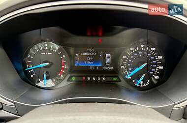 Седан Ford Fusion 2015 в 
