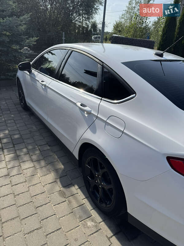 Седан Ford Fusion 2015 в Рудки