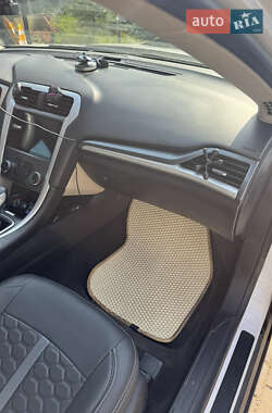 Седан Ford Fusion 2015 в 