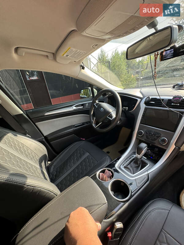 Седан Ford Fusion 2015 в Рудки