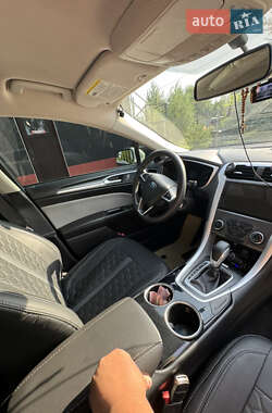 Седан Ford Fusion 2015 в 