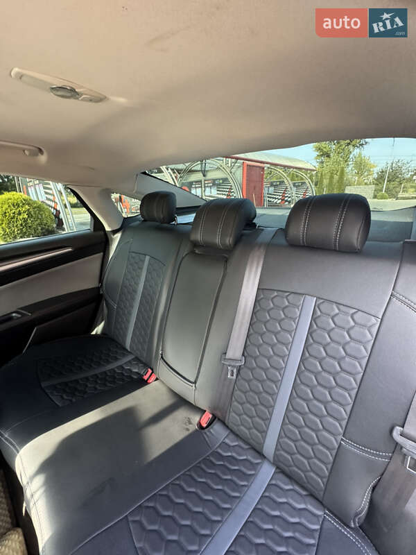 Седан Ford Fusion 2015 в Рудки