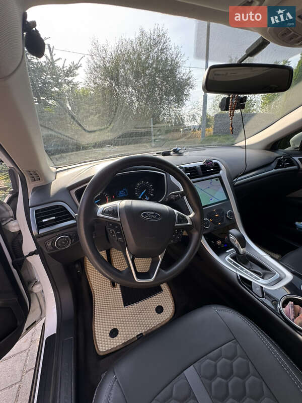 Седан Ford Fusion 2015 в Рудки