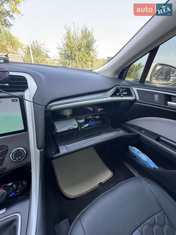 Седан Ford Fusion 2015 в Рудки