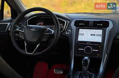 Седан Ford Fusion 2016 в 