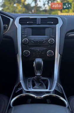 Седан Ford Fusion 2013 в 