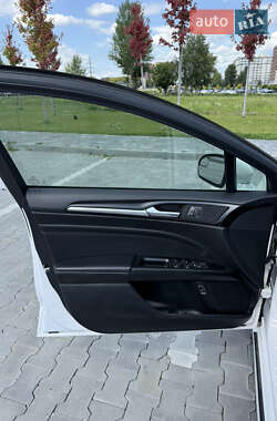Седан Ford Fusion 2018 в 