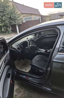 Седан Ford Fusion 2016 в 