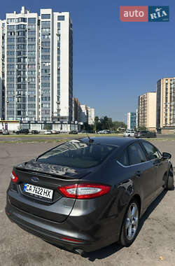 Седан Ford Fusion 2015 в 