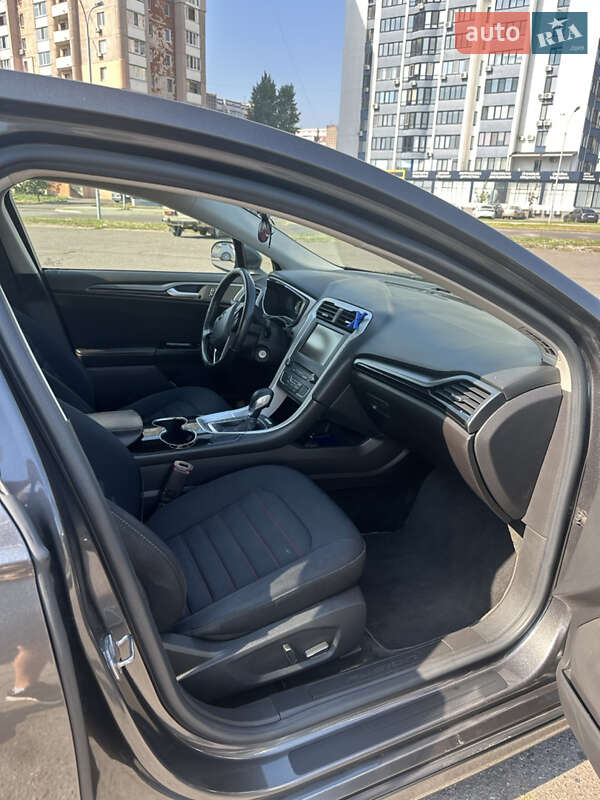 Седан Ford Fusion 2015 в Черкасах