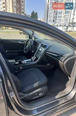 Седан Ford Fusion 2015 в 