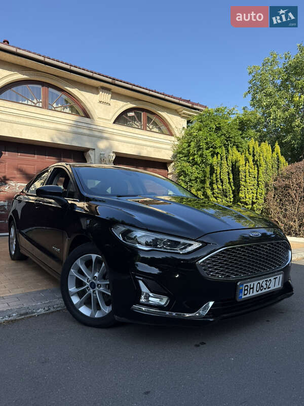 Седан Ford Fusion 2019 в 