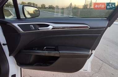 Седан Ford Fusion 2013 в 