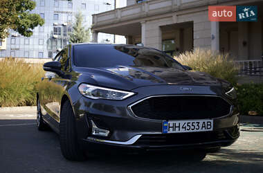 Седан Ford Fusion 2019 в 