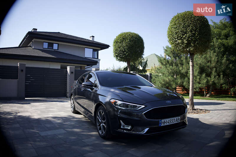 Седан Ford Fusion 2019 в 
