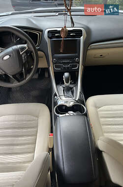 Седан Ford Fusion 2015 в 