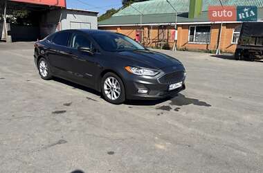 Седан Ford Fusion 2019 в 