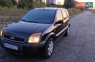 Хэтчбек Ford Fusion 2005 в 