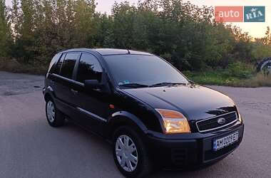 Хэтчбек Ford Fusion 2005 в 