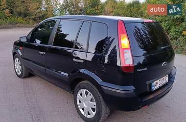 Хэтчбек Ford Fusion 2005 в 