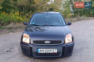 Хэтчбек Ford Fusion 2005 в 