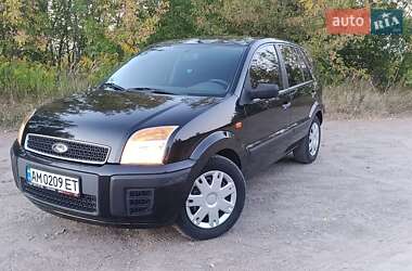 Хэтчбек Ford Fusion 2005 в 
