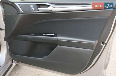 Седан Ford Fusion 2016 в 