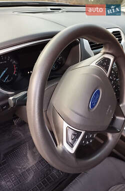 Седан Ford Fusion 2016 в 