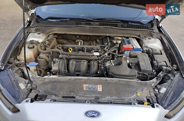 Седан Ford Fusion 2016 в 