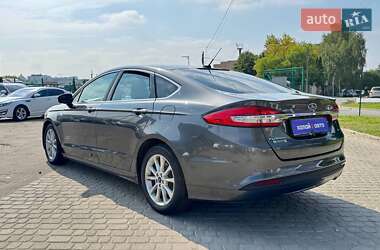 Седан Ford Fusion 2016 в 