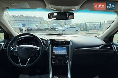 Седан Ford Fusion 2016 в 