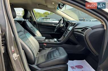 Седан Ford Fusion 2016 в 
