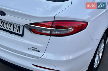 Седан Ford Fusion 2019 в 