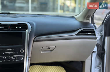 Седан Ford Fusion 2019 в 