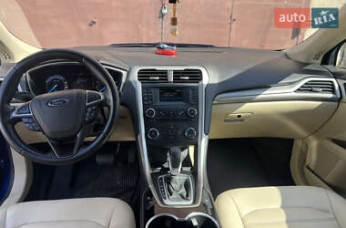 Седан Ford Fusion 2015 в 