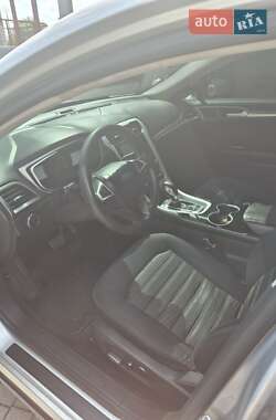 Седан Ford Fusion 2016 в 